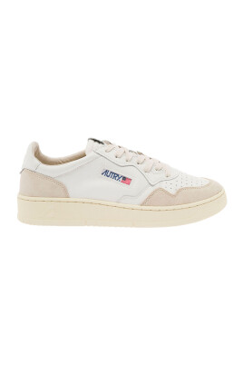 sneakers-blanches-basses-avec-details-en-daim-beige