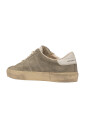 sneakers-italiennes-en-daim-avec-details-logo