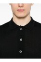 t-shirt-noir-design-elegant-sorties-decontractees