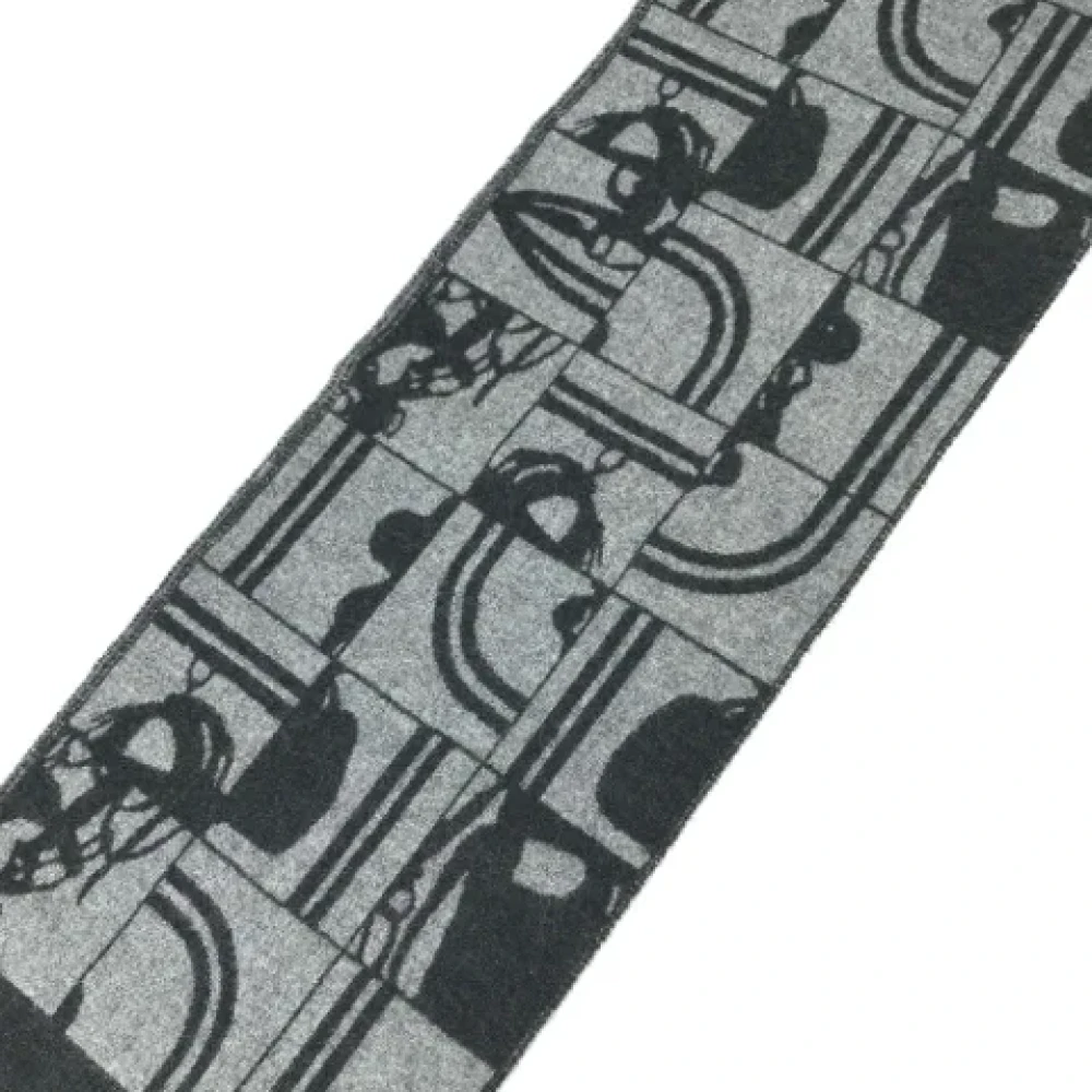 Hermès Vintage Pre-owned Fabric scarves Gray Dames