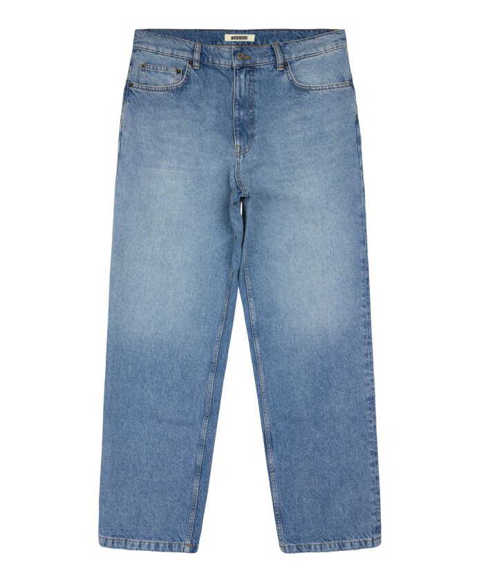 jean-bleu-avec-details-de-couture-subtils