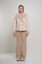 veste-elegante-en-fausse-peau-de-daim-et-fourrure