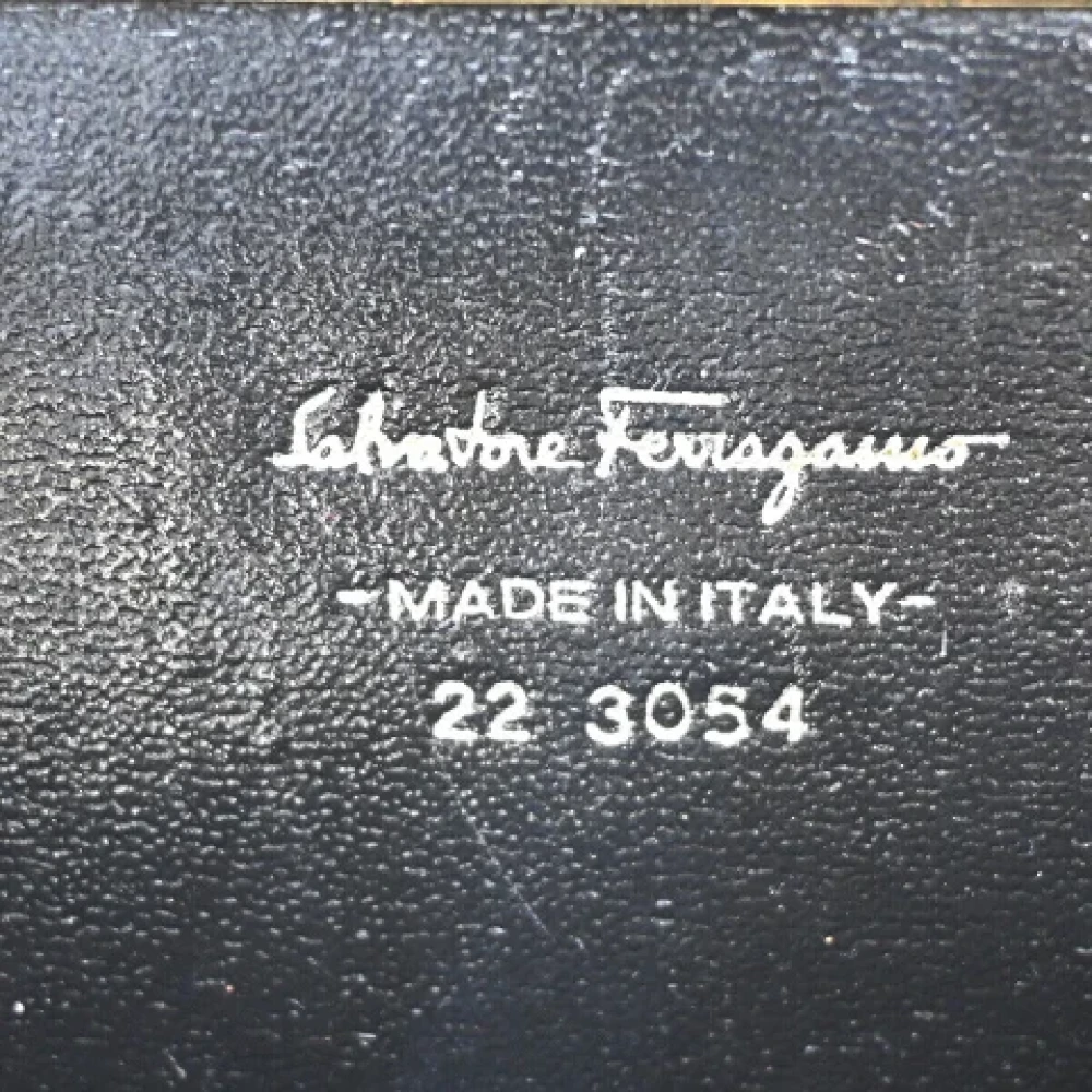 Salvatore Ferragamo Pre-owned Leather shoulder-bags Beige Dames