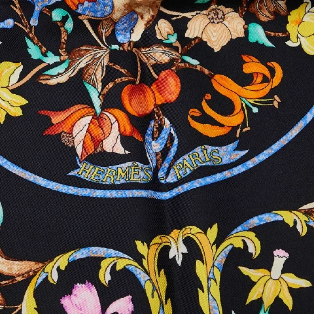 Hermès Vintage Pre-owned Wool scarves Black Dames