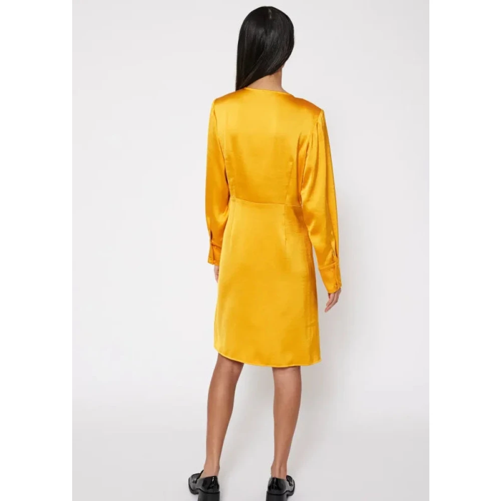 Norr Oranje Satijn Look Schouderpads Jurk Yellow Dames