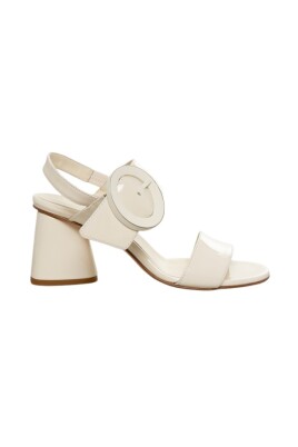 laklaeder-sandal-beige