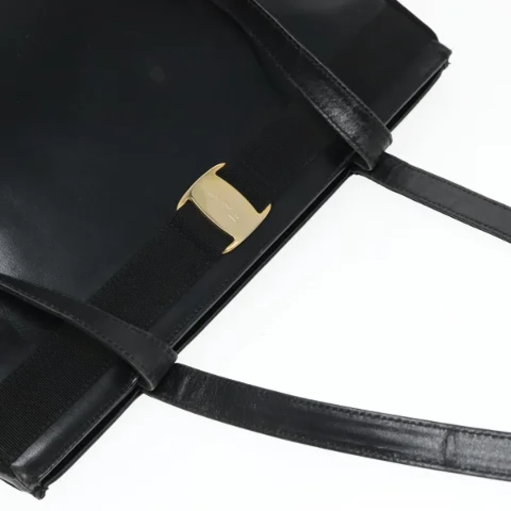 Salvatore Ferragamo Pre-owned Leather shoulder-bags Black Dames