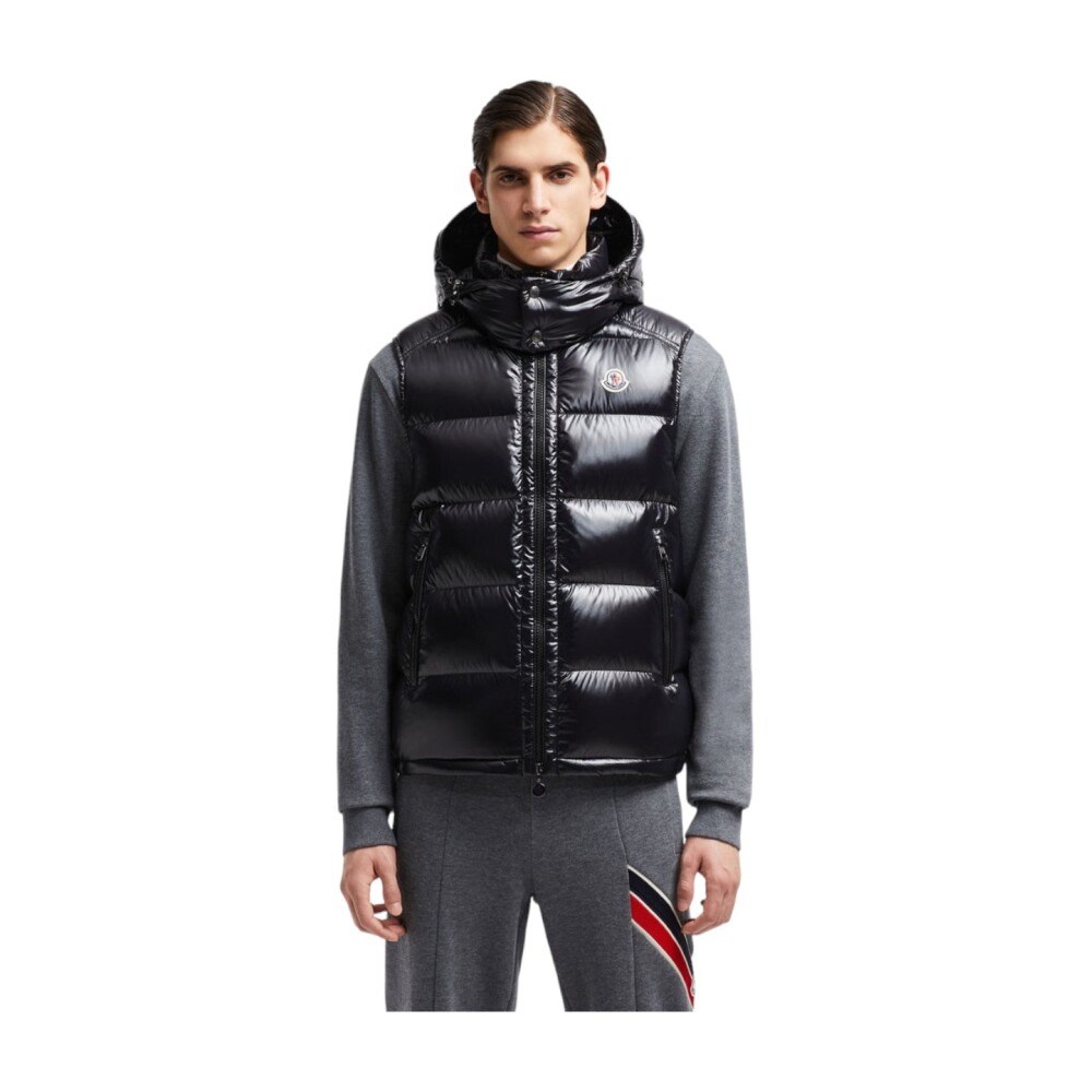 Moncler Men s Fashion on sale Shop Men s Fashion from Moncler online at Miinto