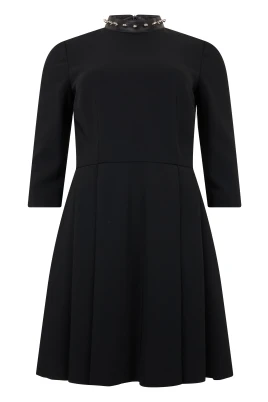 Elegant svart klänning i A-linje