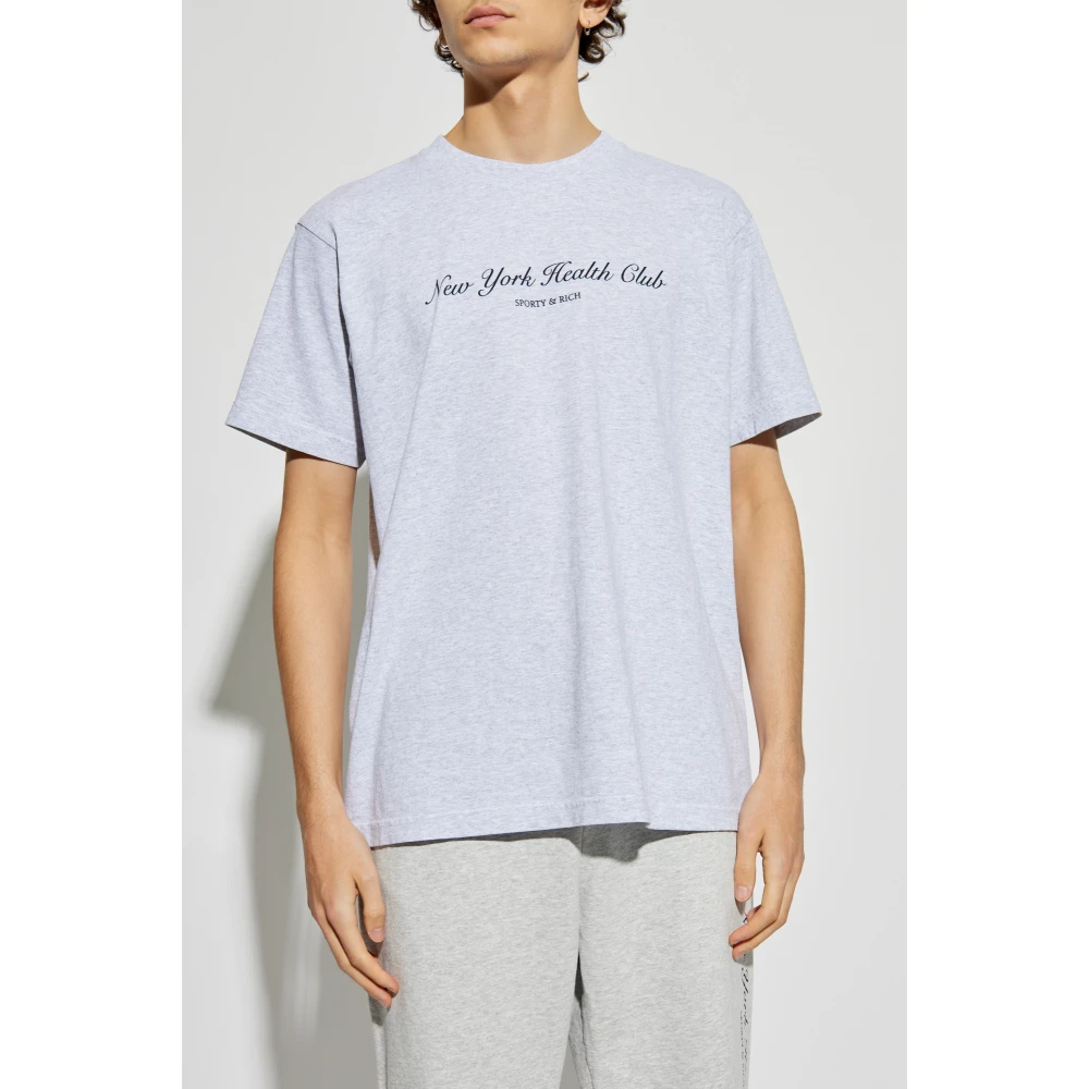 Sporty & Rich T-shirt uit de NY Health Club collectie Gray Unisex
