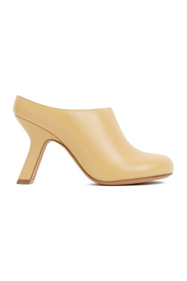 beige-laeder-ankelstovler-elegant-stil