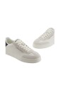 sneakers-blanches-avec-details-en-daim