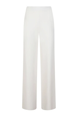 white-trousers-robin