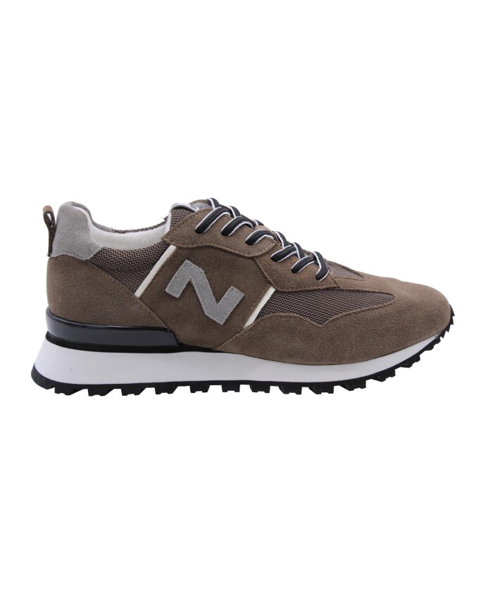 halina-sneaker