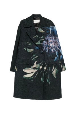 manteau-noir-a-double-boutonnage-avec-revers-crante
