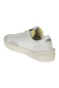 sneakers-en-cuir-avec-finition-en-daim