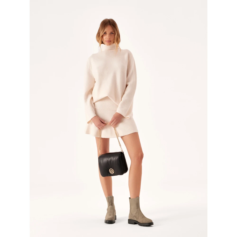 Kazar Zwarte handtas met volumepuff-effect Black Dames