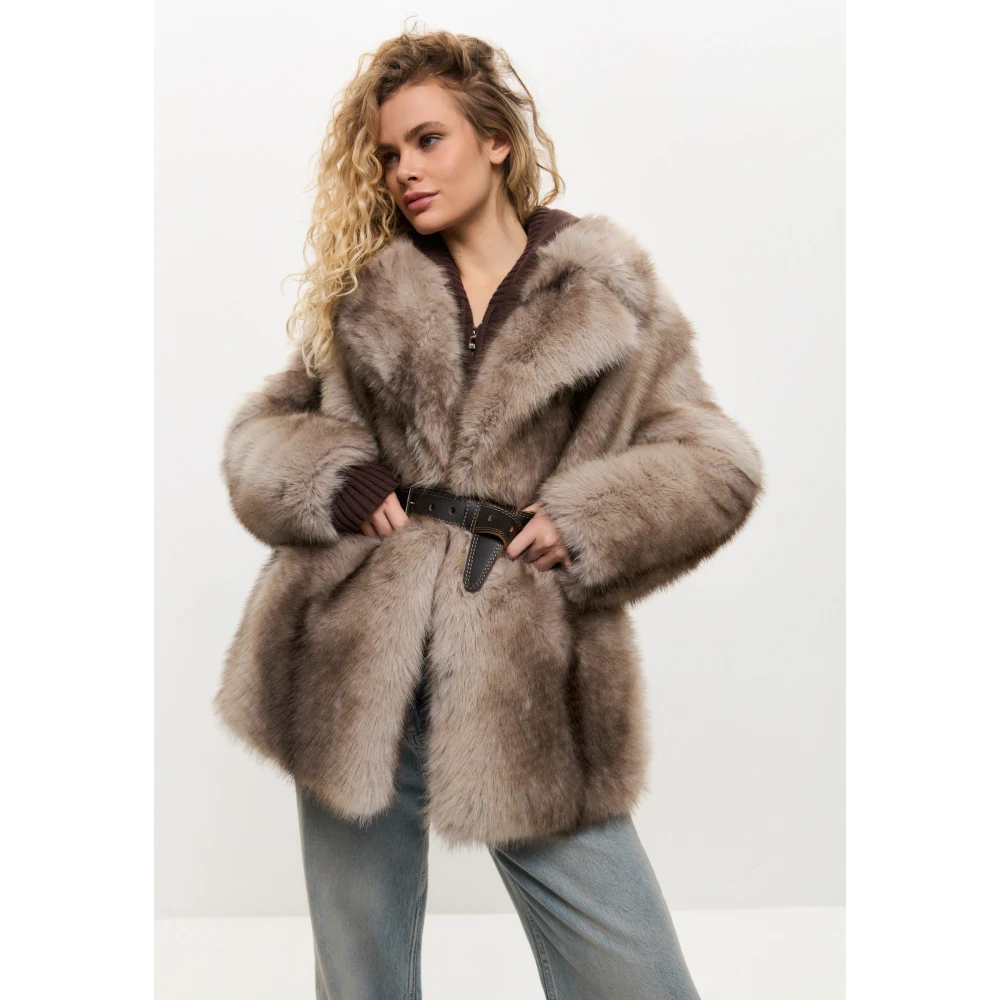 Cesare Gaspari Elegante Bruine Nep Bontjas Luxe Winterkleding voor Vrouwen Bruin Brown Dames