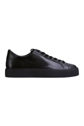 black-leisure-sneakers-for-women