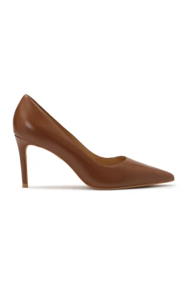 Bruna pumps med en bekväm klack