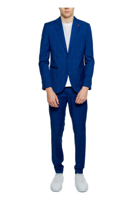 light-blue-suit-button-fastening-spring-summer