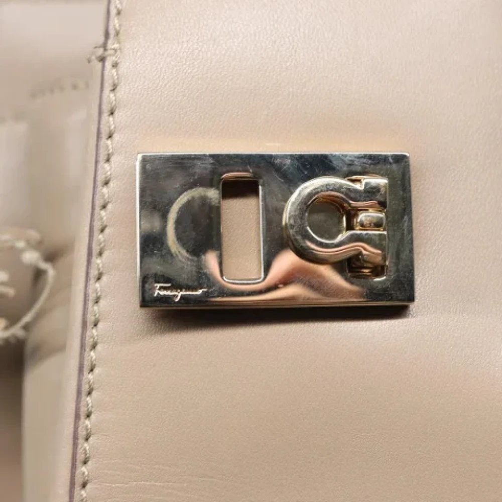 Salvatore Ferragamo Pre-owned Leather totes Beige Dames