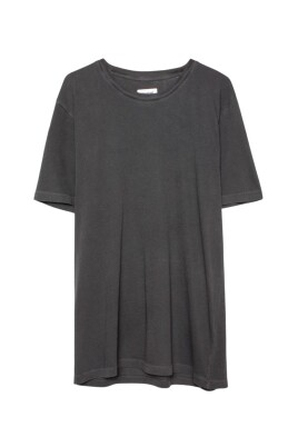 t-shirt-i-gramelerat-med-sliten-look-och-budskap