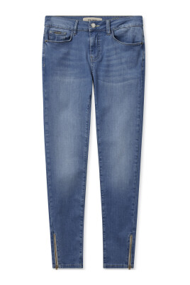 blue-jeans-with-zipper-details