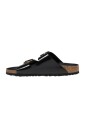 chaussons-noirs-en-cuir-avec-boucle