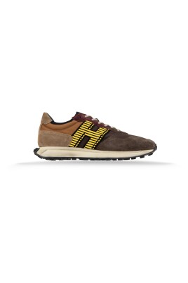 baskets-en-daim-avec-lacets