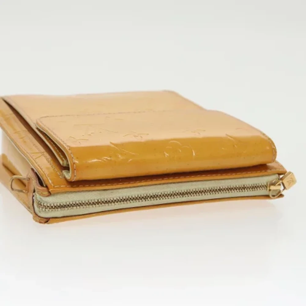 Louis Vuitton Vintage Pre-owned Leather clutches Yellow Dames
