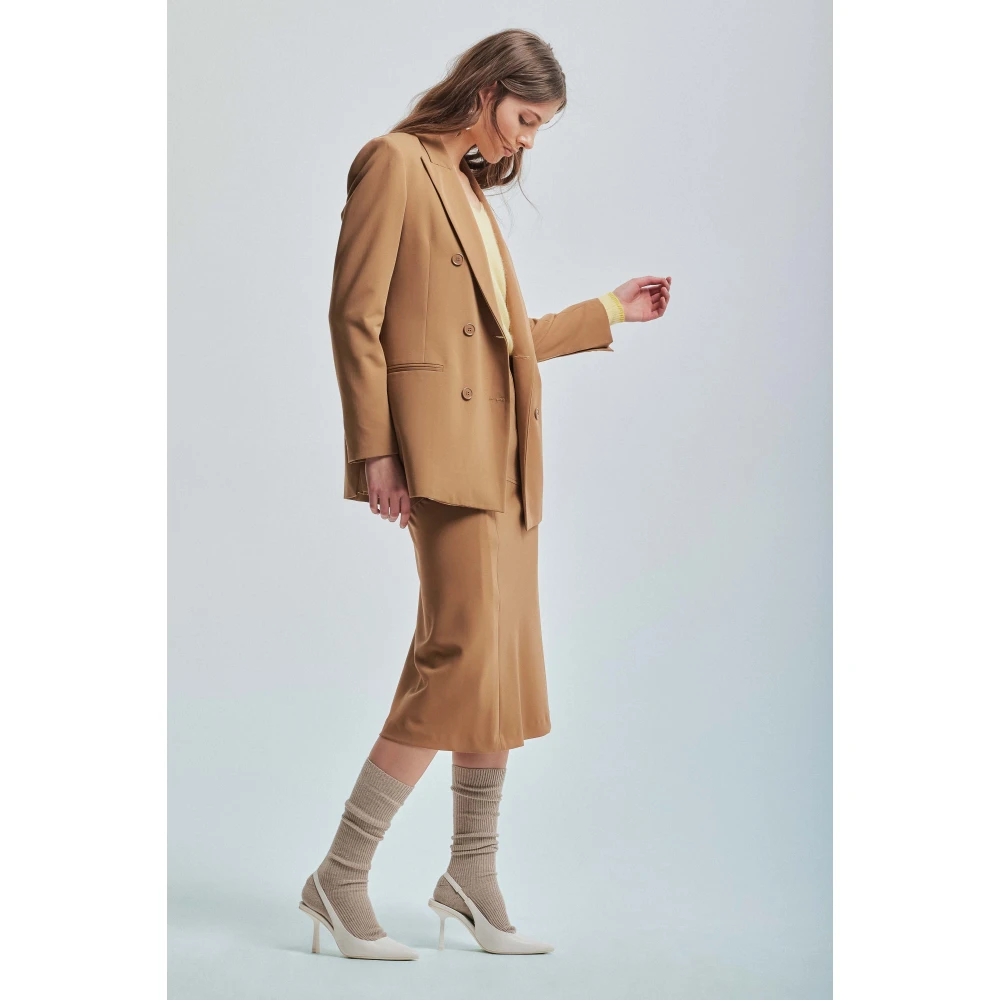 Kocca Elegant Double-Breasted Jacket with Welt Pockets Beige Dames