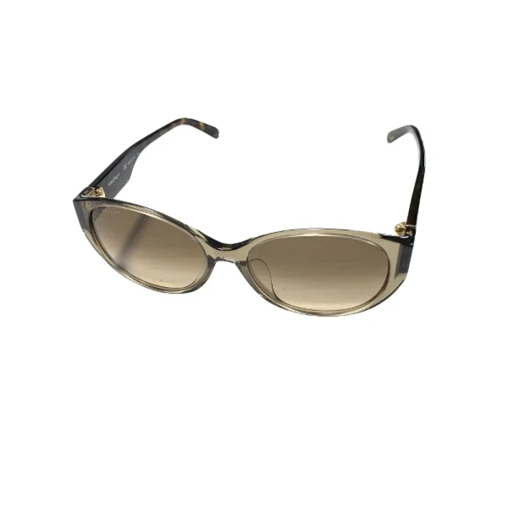 Salvatore Ferragamo Pre-owned Plastic sunglasses Gray Dames