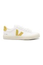 sneakers-blanches-pour-un-confort-style