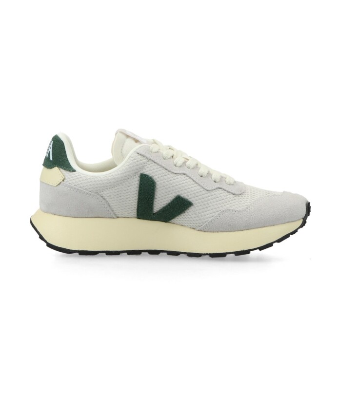 chaussure-de-running-retro-au-design-asymetrique