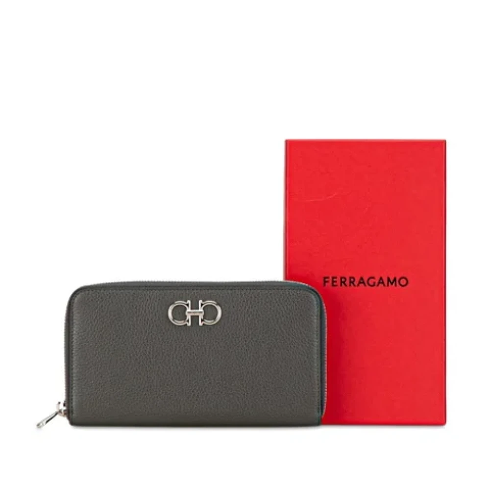 Salvatore Ferragamo Pre-owned Leather wallets Gray Dames