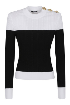 haut-tricote-noir-avec-boutons-dores