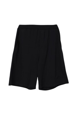 shorts-noirs-elegants-pour-tenue-decontractee