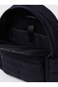 sac-a-dos-matelasse-avec-logo-circulaire