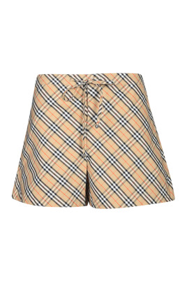 beige-bermuda-shorts-for-kvinnor