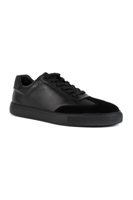black-sneakers-for-men