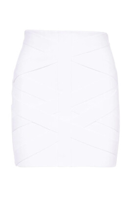 jupe-courte-tricotee-en-blanc
