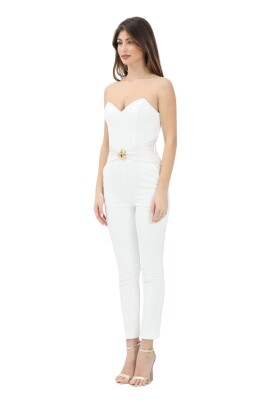 combinaison-elegante-ivoire-avec-ornements-en-bijoux