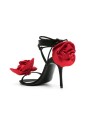 sandales-a-talons-hauts-en-satin-noir-et-fleur-rouge