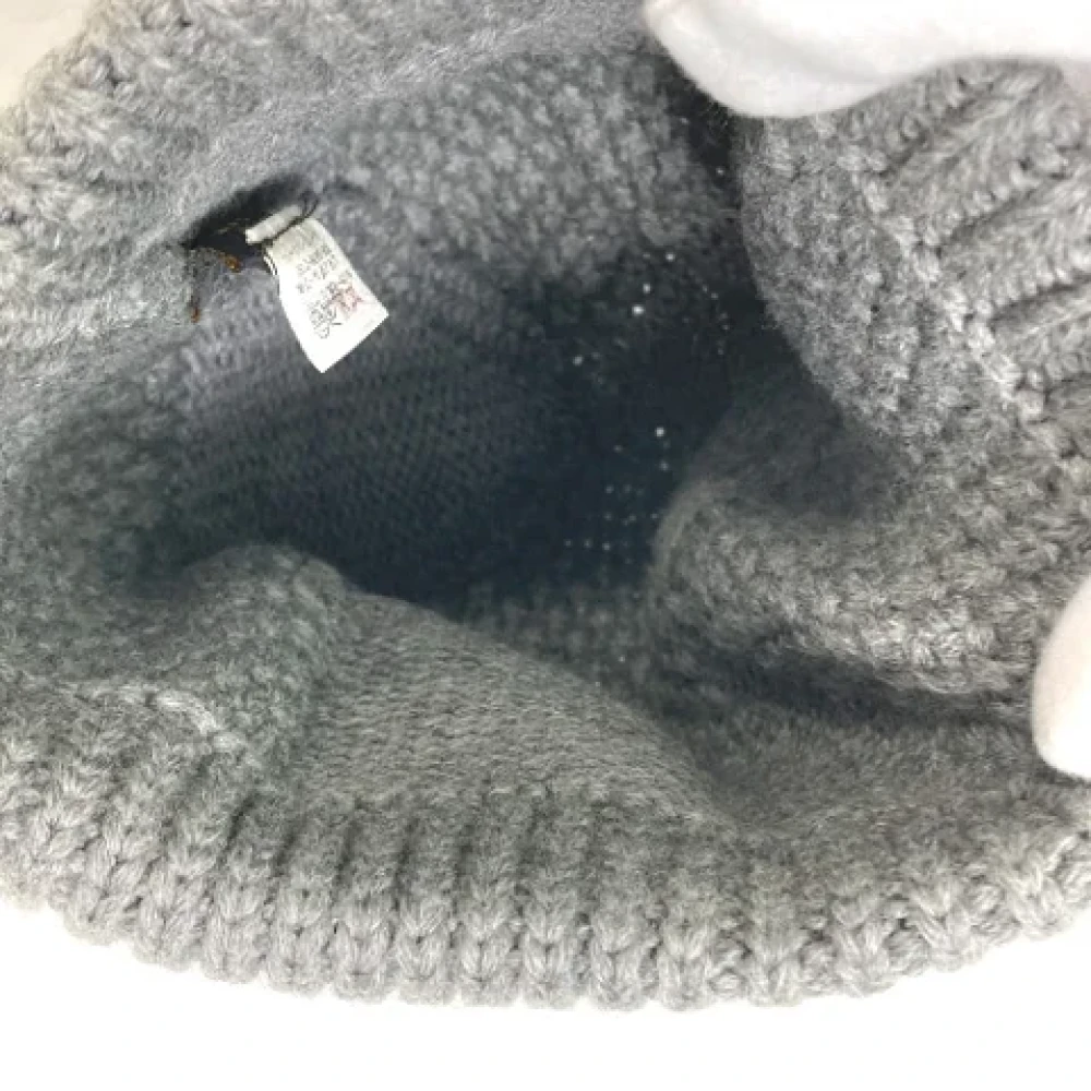 Louis Vuitton Vintage Pre-owned Wool hats Gray Dames