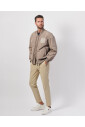 beige-jassen-met-logodetail