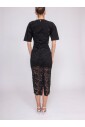 robe-en-dentelle-elegante-en-noir