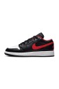 baskets-basses-noires-rouges-feu