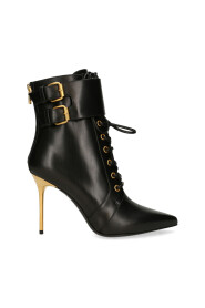 Stiefel mit Absatz
