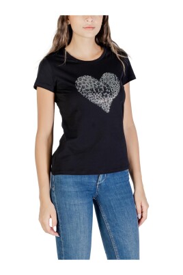 black-graphic-print-t-shirt